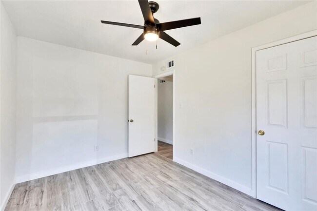 Building Photo - 3462 Willowrun Dr