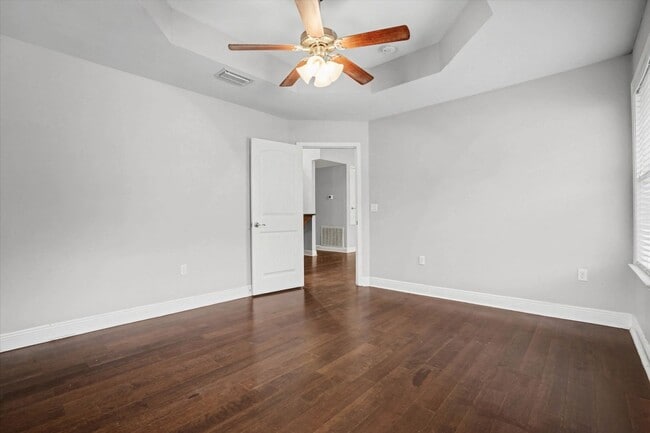 Building Photo - HEART OF DAPHNE!