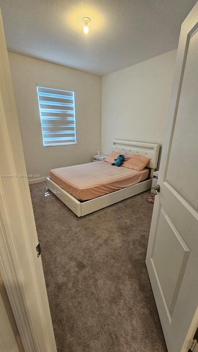 Building Photo - 1146 SE 26th Ter