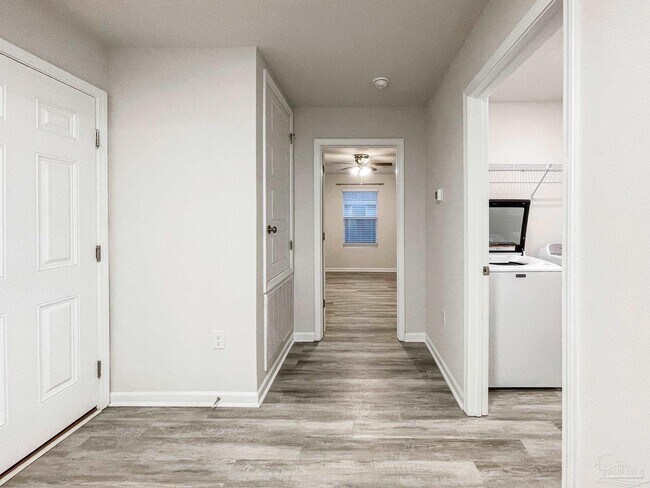 Building Photo - 9627 Angel Oak Dr