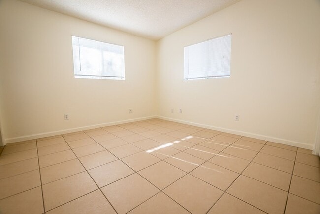 Building Photo - 3 Bedroom, 2 Bath Home, 1 Car Garage, Large Fenced Yard!