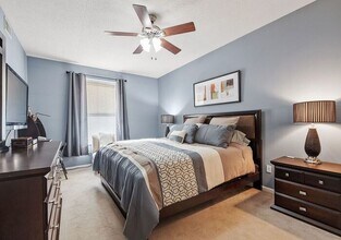 Building Photo - Bright & Spacious 2BR/2BA Condo with Cover...