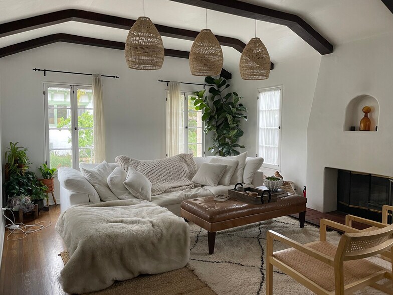 Living Room - 2414 Tesla Terrace