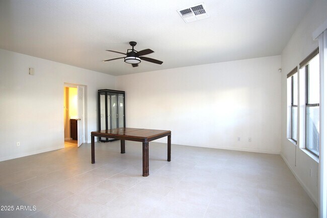 Building Photo - 8833 S 13th Pl