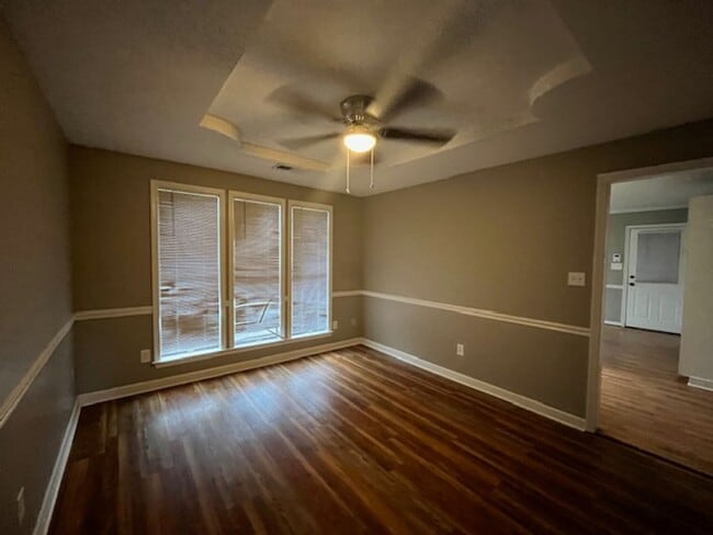 Building Photo - Renovated 3 Bedroom 2 Bath Home for Rent with 2 Car Garage!