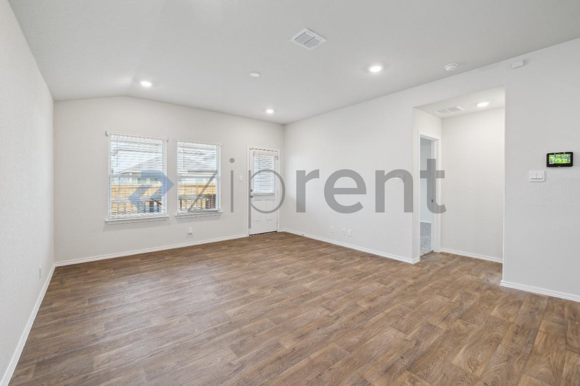 Building Photo - Unit