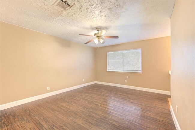 Building Photo - 1371 New Tree Ln
