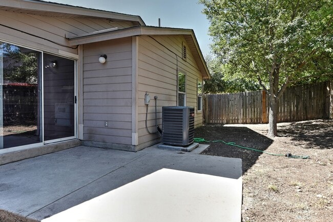Building Photo - GREAT HOME  |  3 BEDROOMS + OFFICE  |  CLO...