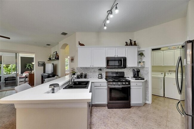 Building Photo - 2068 Sifield Greens Way