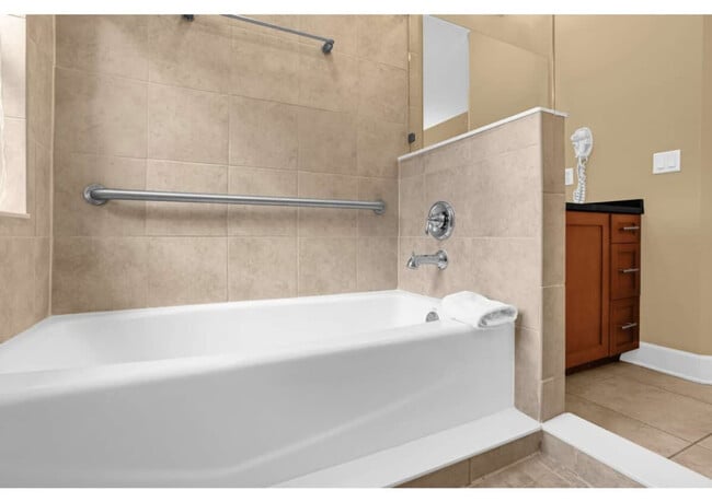 Building Photo - 14545 Damai Ln