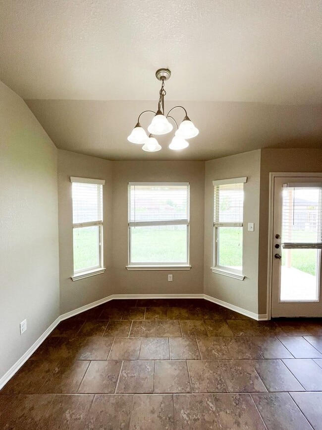 Building Photo - Available NOW!!!! This Beautiful 1 story, 4 Bedroom, 2 bath home in Killeen has a lot to offer!  ...