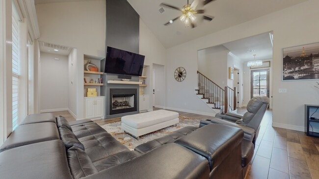 Building Photo - 112 Pindo Palm Dr