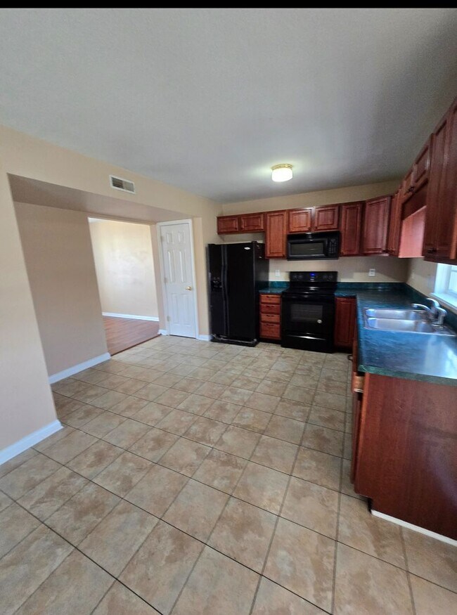 Building Photo - Spacious Four Bedroom Home Located on the S. Arlington and Troy Ave