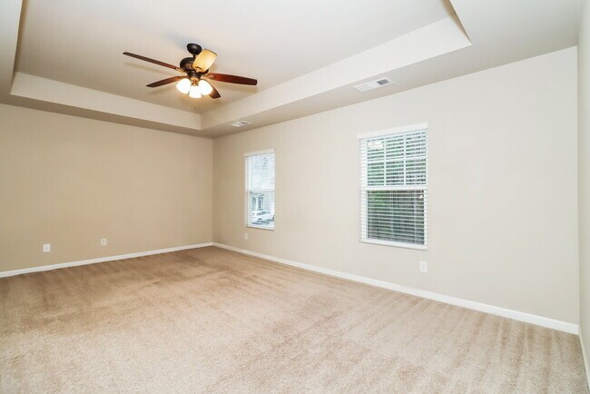 Building Photo - 618 Royal Crest Ct