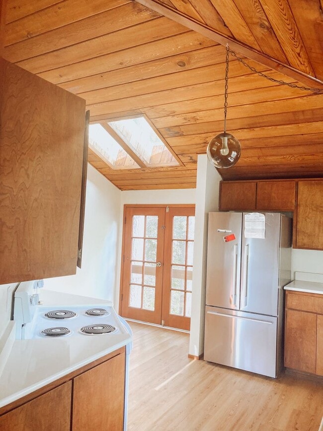 Building Photo - 5020-5020 Saratoga