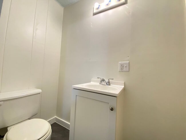 Building Photo - 3BD/2BA Home For Rent In Cedar Lake