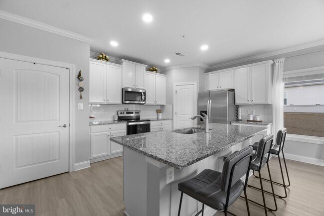 Building Photo - 10005 Maids Fancy Way