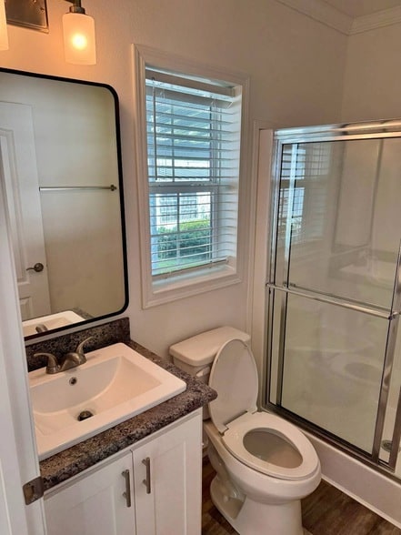 Building Photo - 887 E Colonial Cir