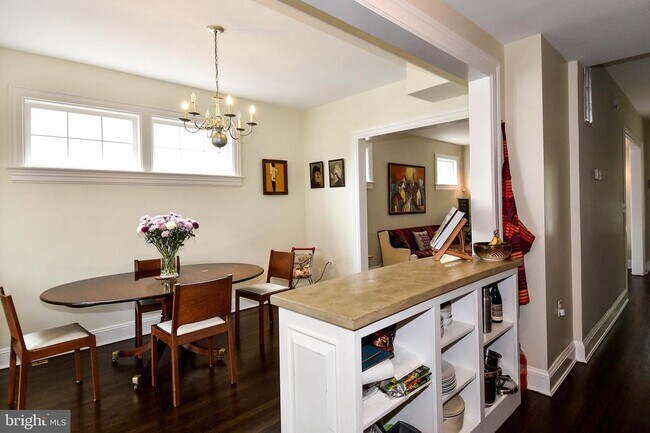 Building Photo - 2426 Observatory Pl NW