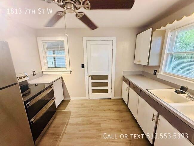 Building Photo - 1813 7th St W