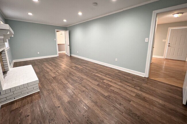 Building Photo - 46 Cardinal Dr S