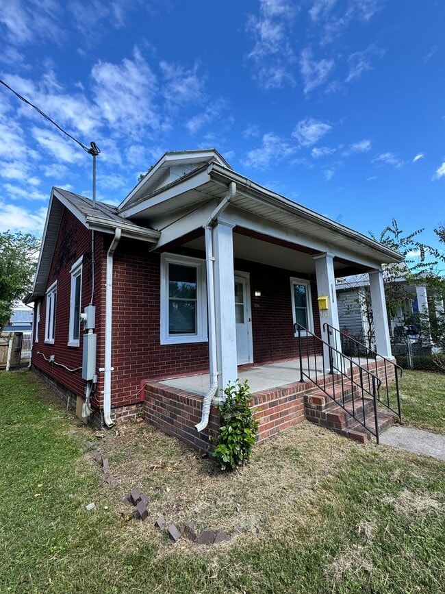 Building Photo - Beautiful 2 bed 2 bath house in Churchill