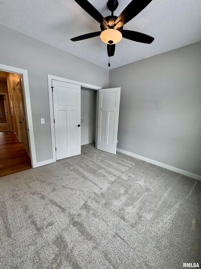 Building Photo - 706 Foret Mansur