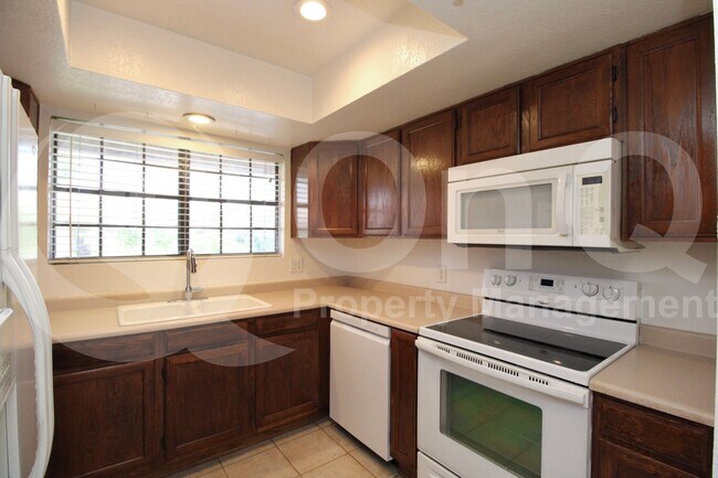 Building Photo - 5950 N 78th St