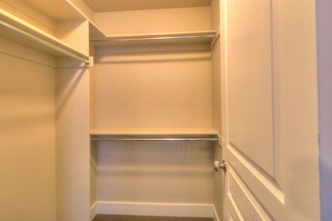 Building Photo - 3 bedroom Ivory Ridge Townhome