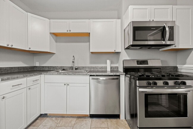 Building Photo - 908 N 38th St