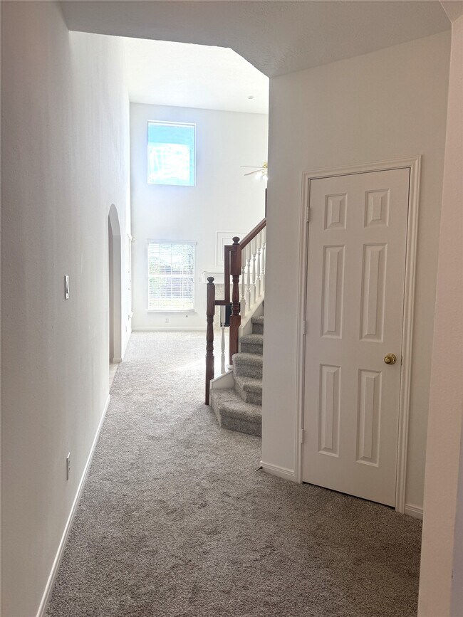 Building Photo - 6611 Sunrise Valley Ln