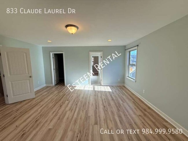 Building Photo - 833 Claude Laurel Dr