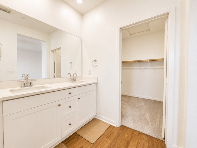 Building Photo - 33221 Opal Glass Dr
