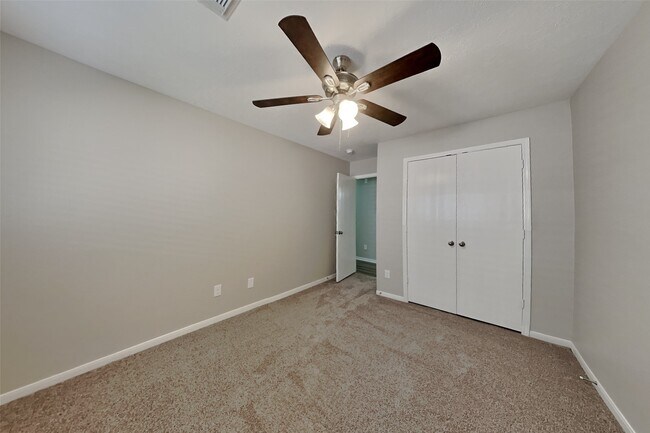 Building Photo - 2114 Blossom Creek Dr