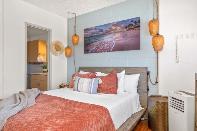 Building Photo - Beautiful Fully Furnished, 2 Bed, 1 1/2 Bath, Oceanview Condo with Pool