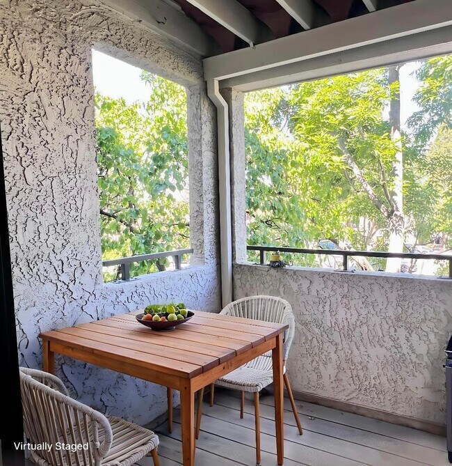 Building Photo - 880 E Fremont Ave