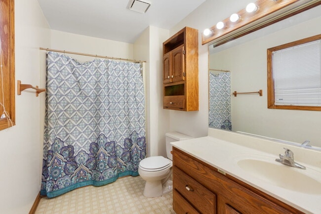 Building Photo - 1632 Poplar Ln