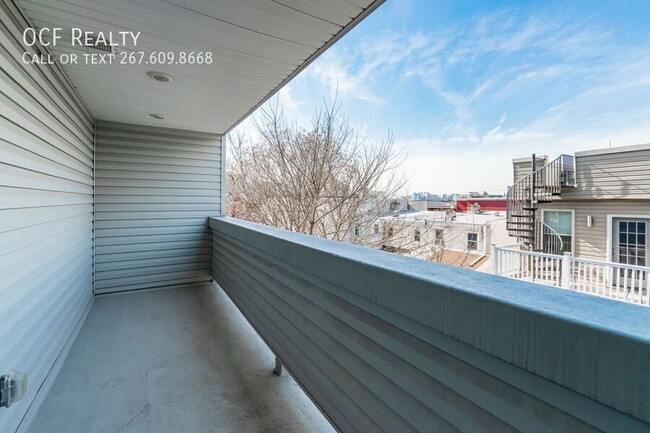 Building Photo - Two Bed Fairmount Apartment