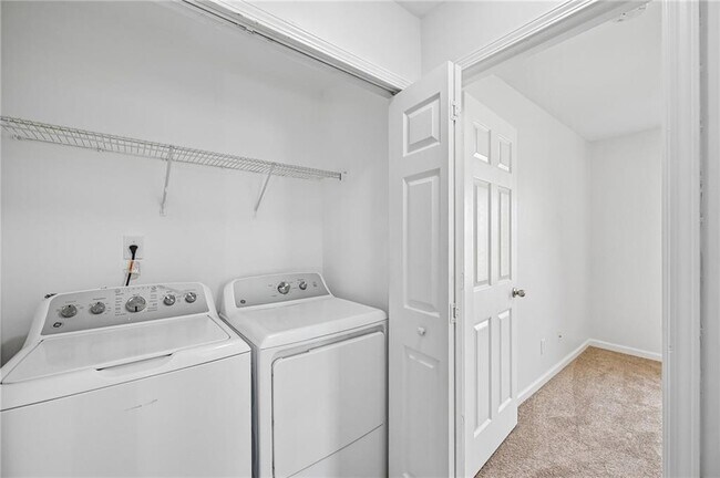 Building Photo - 725 Crestwell Cir