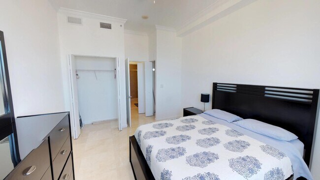 Building Photo - 1551 N Flagler Dr