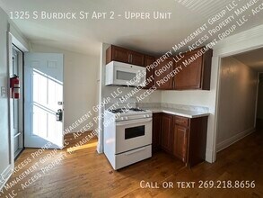 Building Photo - 1325 S Burdick St
