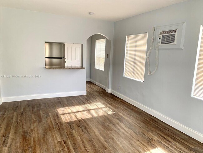 Building Photo - 2316 Madison St