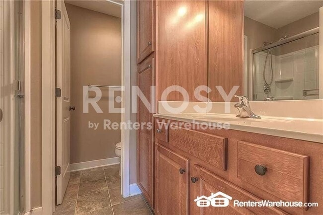 Building Photo - 3 Bedroom / 3.5 Bath Townhouse Near KU MED -  Available in August