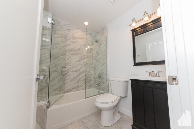 Building Photo - 630 W Lake St