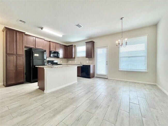 Building Photo - 513 N Heatherwilde Blvd