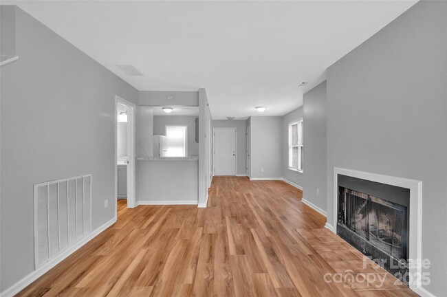 Building Photo - 3142 Driftwood Dr
