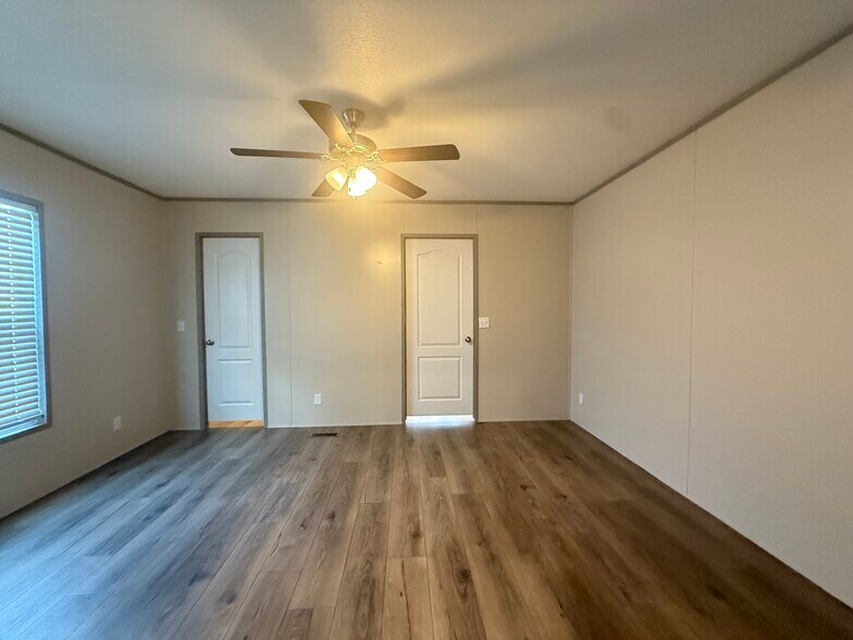 Building Photo - 210 Betty St