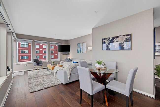 Building Photo - 2Bd/1.75Ba Seattle Condo