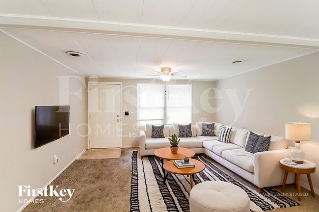 Building Photo - 1052 Adrian Cir SW