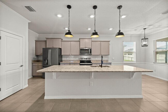 Building Photo - 8810 SW 63rd Ave